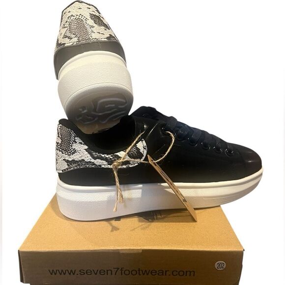 NIB Seven7 Miki low top platform sneakers‎ size 9 women's - Picture 1 of 5